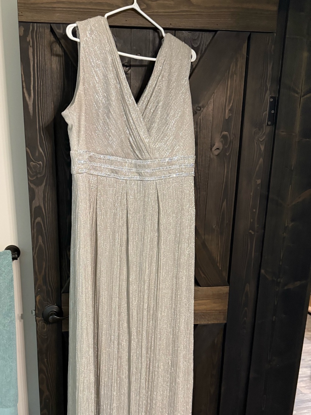 Elegant Metallic V-Neck Evening Gown - Champagne